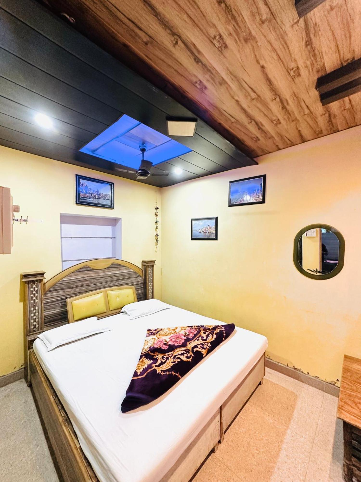 Home Stay Suraj Inn Varanasi Exteriör bild